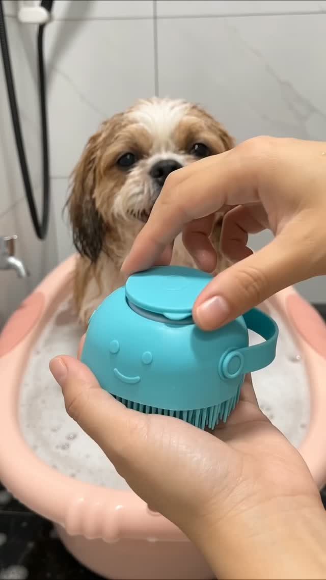 Escova de banho com dispenser de shampoo